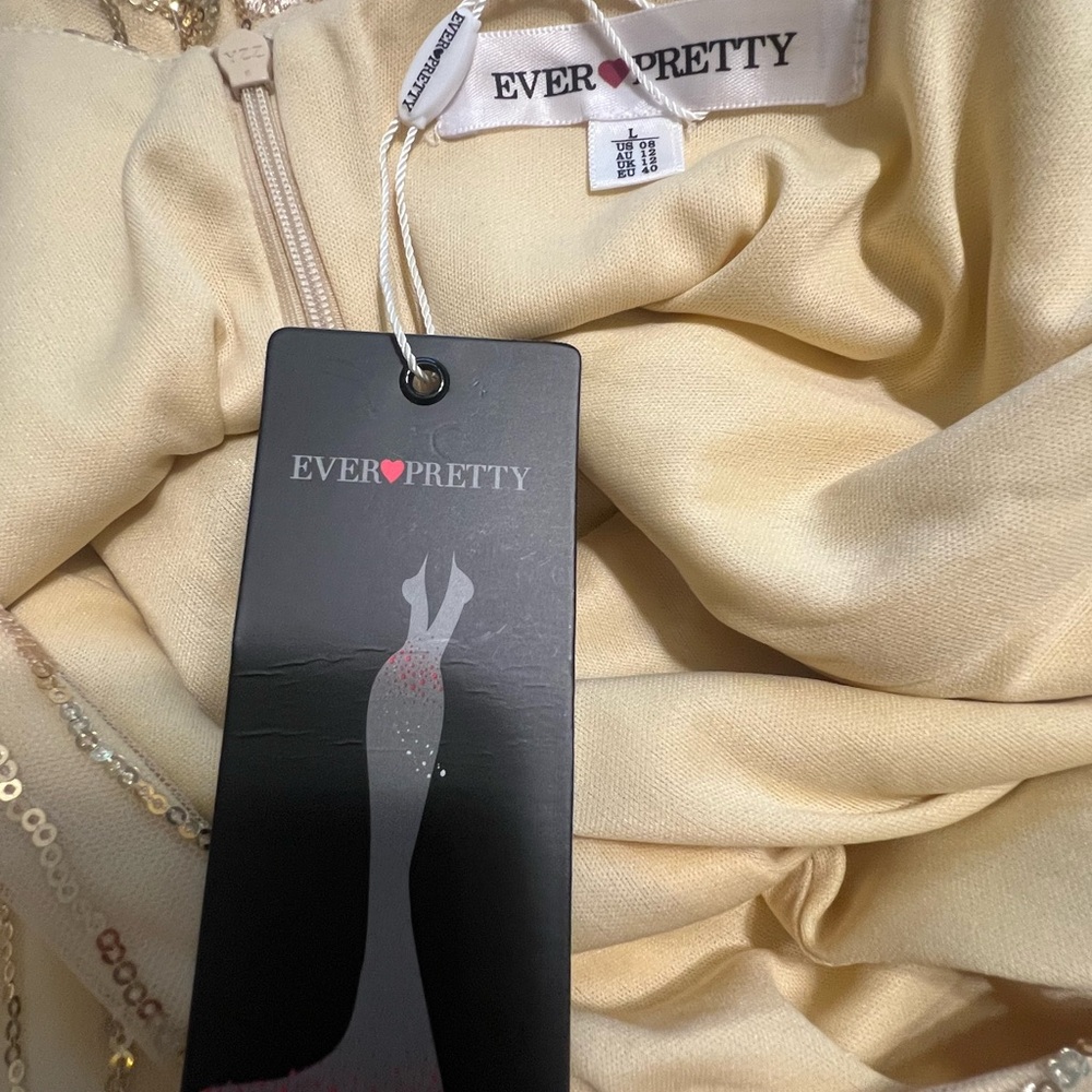 Elegant Gold Sequin V-Neck Evening Gown - Picture 5 of 5